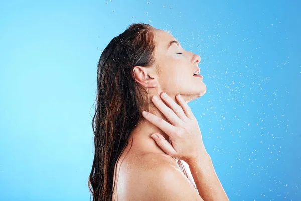 Water Shower Washing Profile Woman Studio Skincare Wellness Clean Body — Stock Photo, Image