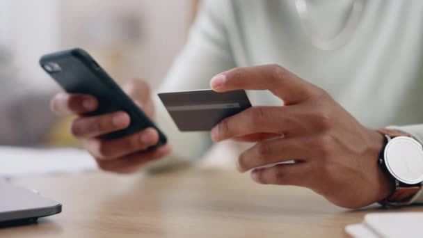 Muž Ruce Kreditní Karty Telefon Pro Domácí Line Nakupování Elektronické — Stock video