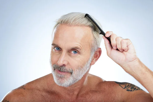 Haarstijl Kam Portret Van Man Studio Voor Haarverzorging Kapper Ochtend — Stockfoto