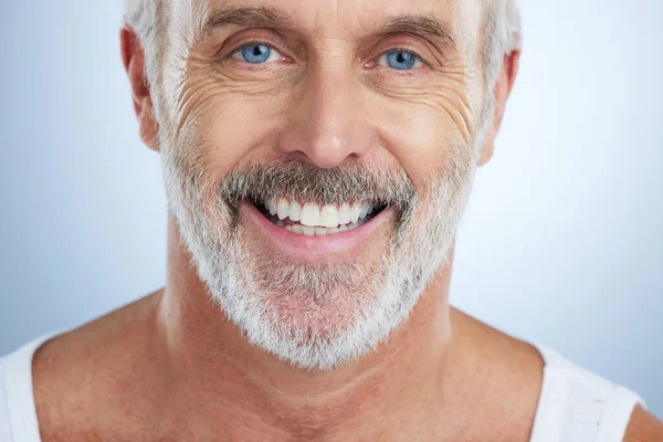 Homem Sênior Rosto Dentes Com Sorriso Para Cuidados Dentários Higiene — Fotografia de Stock