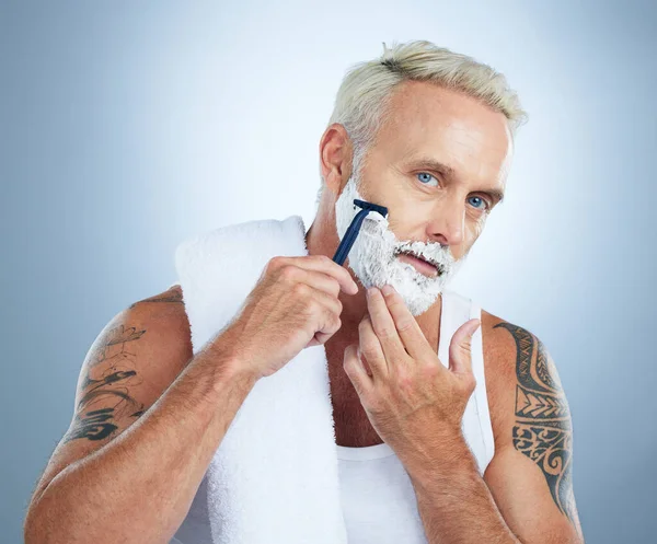 Hombre Mayor Maquinilla Afeitar Crema Afeitar Para Cuidado Piel Barba — Foto de Stock