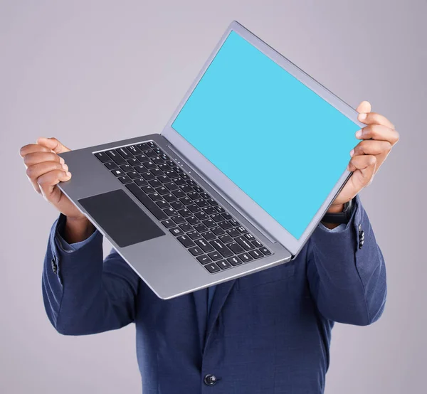 Ręce Laptop Zielony Ekran Studio Człowiekiem Przestrzeń Makieta Lub Web — Zdjęcie stockowe