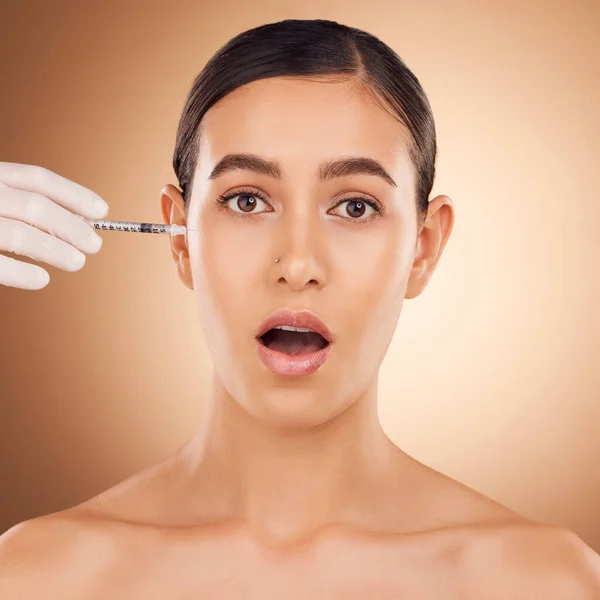 Plastische Chirurgie Überraschung Hände Oder Frau Gesicht Mit Nadel Gesichtsveränderung — Stockfoto