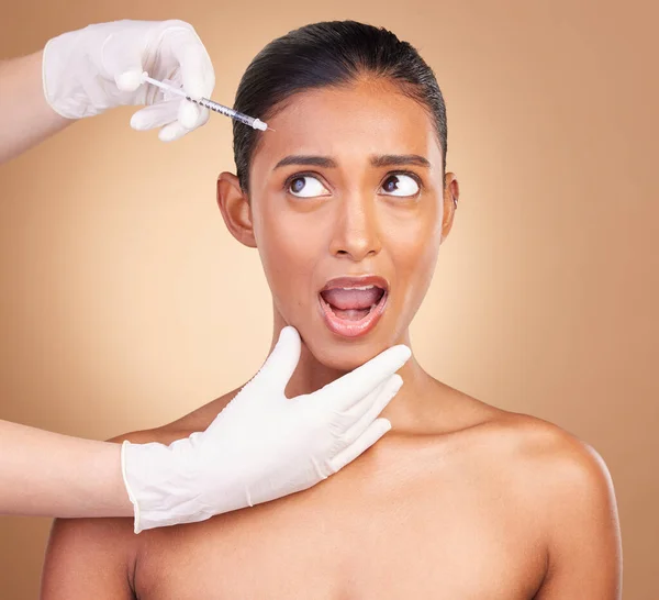 Woman Syringe Shock Face Studio Cosmetic Surgery Wow Pain Forehead — Stock Photo, Image