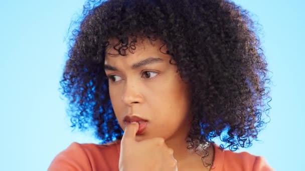 Černá Žena Kouše Nehty Úzkost Strach Obličejem Duševní Zdraví Nervy — Stock video
