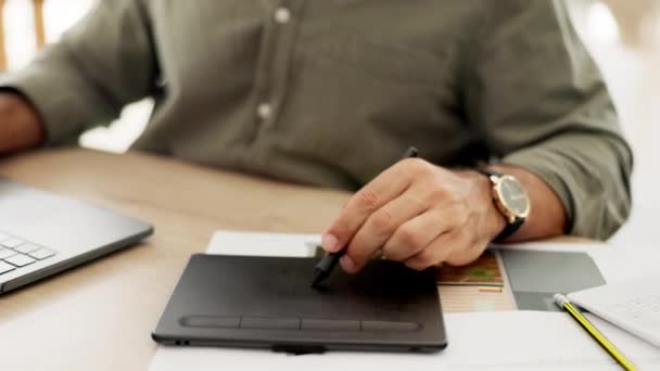 Χέρι Σημειωματάριο Και Ένας Επιχειρηματίας Που Χρησιμοποιεί Γραφίδα Ενώ Δουλεύει — Αρχείο Βίντεο