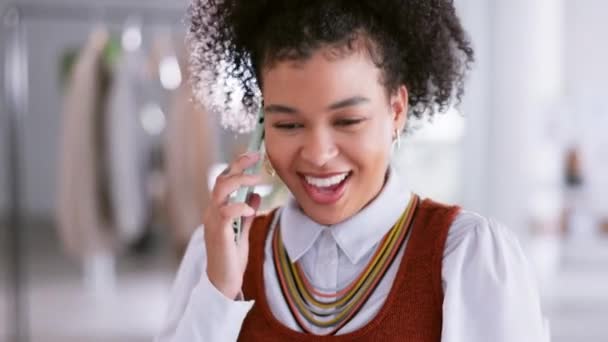 Negocios Feliz Mujer Hablando Una Llamada Telefónica Para Creación Redes — Vídeo de stock