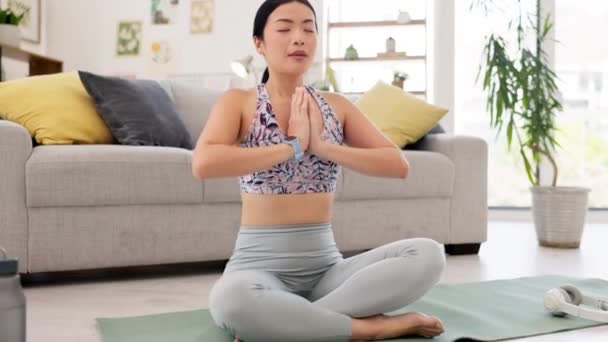 Руки Намаса Йога Жінка Стикаються Молитвою Вітальні Спокій Спокій Уважність — стокове відео