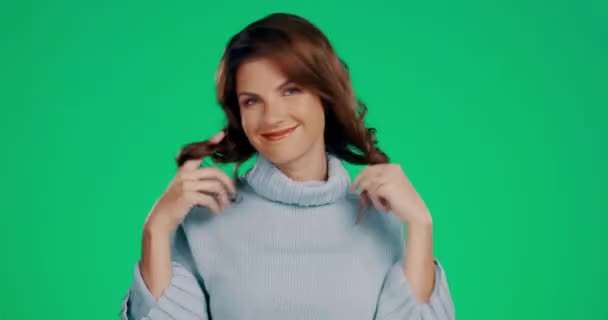 Pantalla Verde Divertida Cara Una Mujer Con Lengua Fuera Aislado — Vídeo de stock