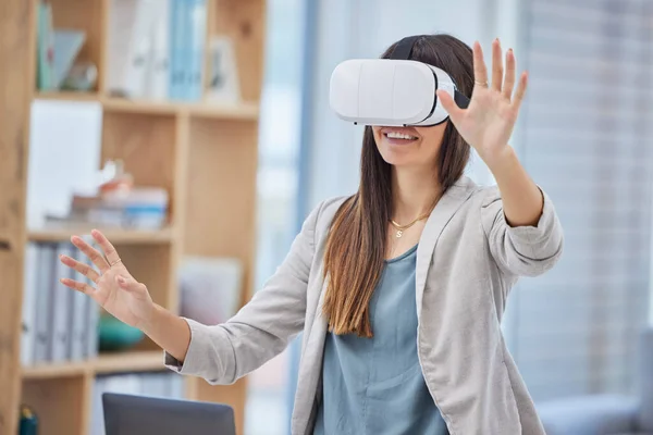 Virtuális Valóság Irodai Üzletasszony Aki Metaverziót Kutatja Digitális Technológiával Boldog — Stock Fotó