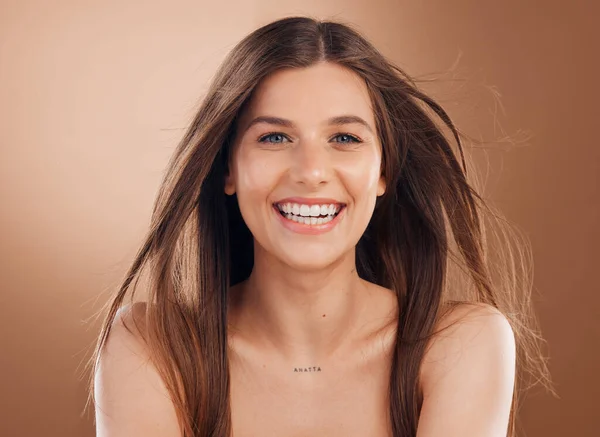 Schoonheid Glimlach Gezicht Van Esthetische Vrouw Blij Met Make Cosmetica — Stockfoto