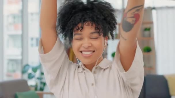 Carefree Stressless Happy Black Woman Wearing Earphones Dancing While Working — Vídeo de stock