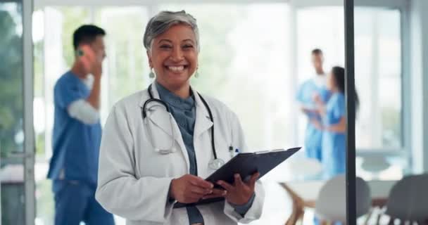 Zdravotní Péče Medicína Tvář Zralého Lékaře Pro Služby Práce Nemocnici — Stock video