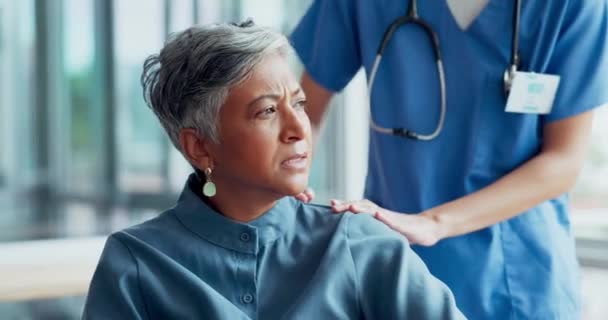 Fisioterapia Dor Ombro Enfermeira Com Mulher Idosa Clínica Para Recuperação — Vídeo de Stock