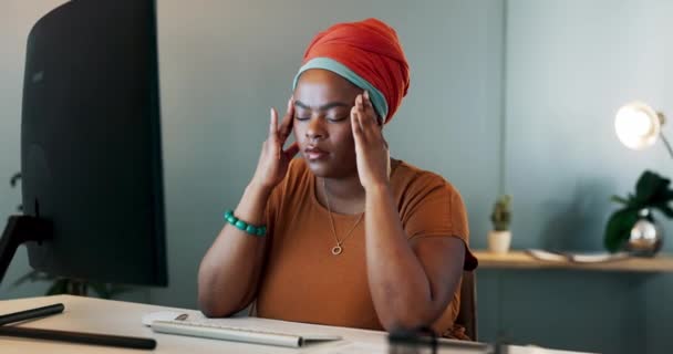 Černá Žena Počítač Bolest Hlavy Stresu Přepracované Nebo Vyhořelé Práce — Stock video