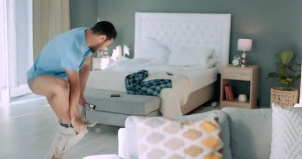 Dormitorio Estrés Hombre Tarde Mañana Con Pánico Ansiedad Casa Acerca — Vídeos de Stock