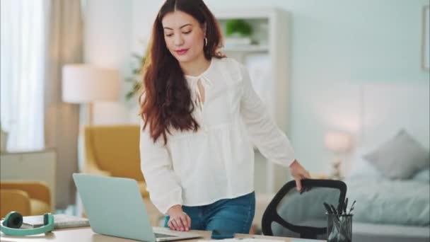 Женщина Ноутбук Печатание Столе Доме Удаленной Работы Seo Цифровой Маркетинг — стоковое видео
