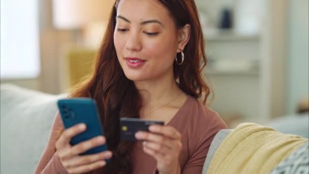 Mujer Teléfono Tarjeta Crédito Para Comercio Electrónico Compras Línea Aplicación — Vídeos de Stock
