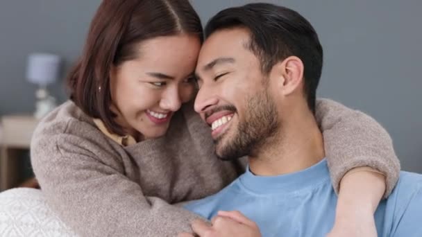 Amor Abraço Cuidado Casal Juntos Sua Sala Estar Apartamento Casa — Vídeo de Stock