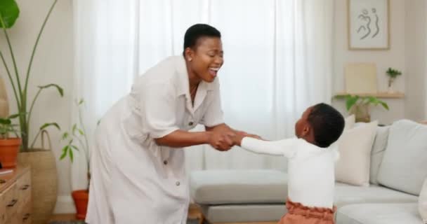 Μητέρα Παιδί Μαύρη Οικογένεια Διασκεδάστε Χορέψτε Και Απολαύστε Ποιοτικό Χρόνο — Αρχείο Βίντεο
