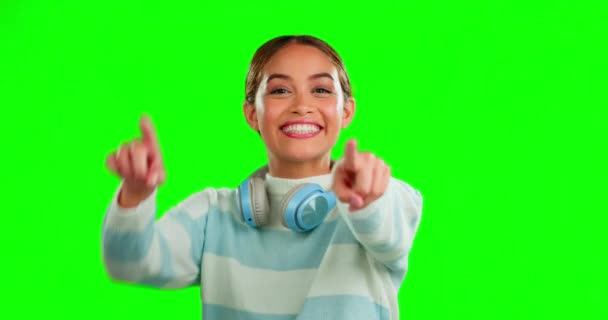 Mujer Feliz Punto Cara Gen Estudio Pantalla Verde Con Auriculares — Vídeos de Stock