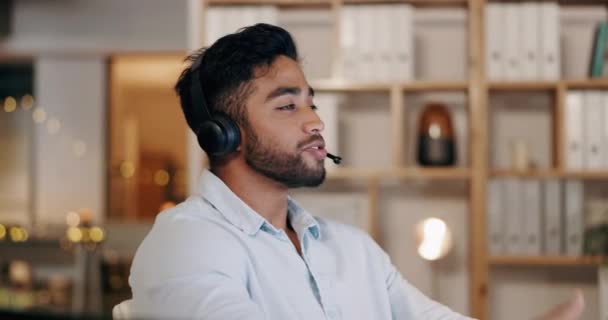 Çağrı Merkezi Dostum Geceleri Bilgisayar Ofis Danışmanı Satış Tavsiyeler Hakkında — Stok video