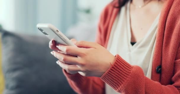 Sms Телефон Поиск Руками Женщины Социальных Сетях Приложении Связи Связи — стоковое видео