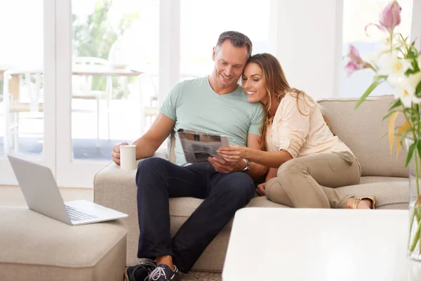 Theyve Got Everything Could Ever Want Happily Married Couple Reading — Stock Photo, Image