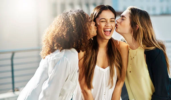 Adore Each Other Young Female Friends Spending Day — Stock Photo, Image