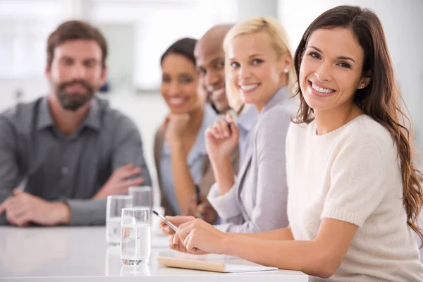 Gute Teamarbeit Führt Großartigen Ergebnissen Eine Gruppe Von Geschäftsleuten Sitzungssaal — Stockfoto