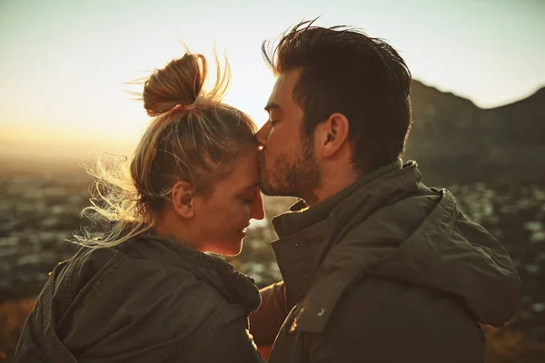 Shes More Special Affectionate Couple Mountain Top — Stock Photo, Image