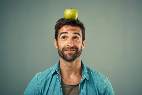 Hedefiniz Daha Sağlıklı Bir Yaşam Tarzı Olmalı Kafasında Elmayla Gri — Stok fotoğraf