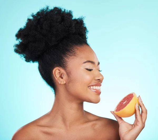 Grapefruit Huidverzorging Vrouw Glimlachen Met Fruit Voor Schoonheid Wellness Detox — Stockfoto