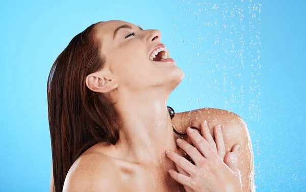 Shower Water Woman Laughing Studio Blue Background Cleaning Hygiene Happy — Stock Photo, Image