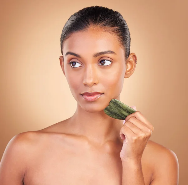 Skincare Gua Sha Arca Indiai Szépség Arckezelés Wellness Wellness Eszközökkel — Stock Fotó
