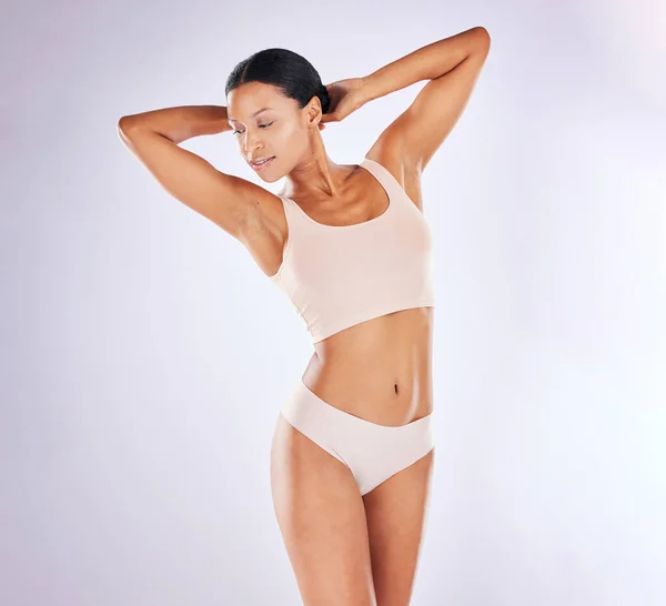 Krása Spodní Prádlo Tělo Modelkou Studiu Šedém Pozadí Podporu Péče — Stock fotografie