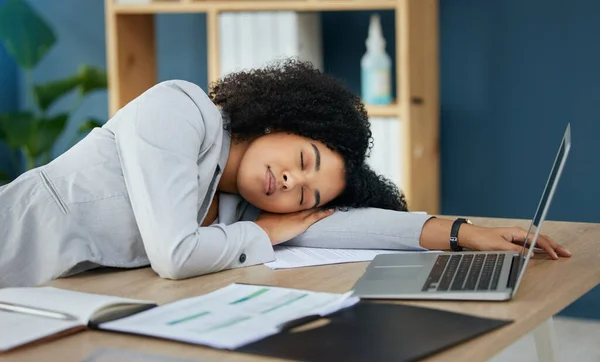 Mujer Negocios Cansada Durmiendo Escritorio Oficina Contabilidad Financiera Caso Exceso — Foto de Stock