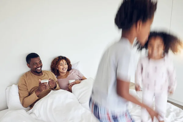 Mother Father Children Jump Bed Morning Playing Together Fun Quality — Stock Photo, Image
