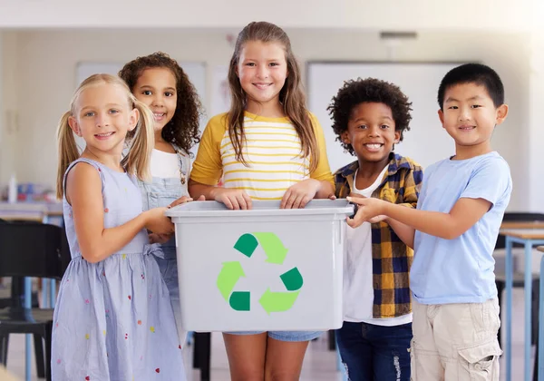 Crianças Lixeira Retrato Sala Aula Para Limpeza Mudança Climática Eco — Fotografia de Stock