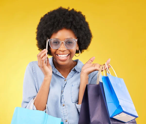 Torba Zakupy Szczęśliwy Telefon Lub Portret Czarnej Kobiety Produktem Sprzedaży — Zdjęcie stockowe