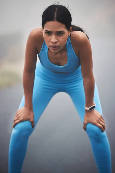 Mujer Cansada Fitness Respiración Para Entrenamiento Cardiovascular Aire Libre Entrenamiento —  Fotos de Stock