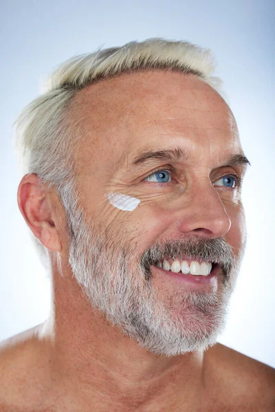 Homem Velho Creme Sorriso Rosto Com Beleza Cuidados Com Pele — Fotografia de Stock