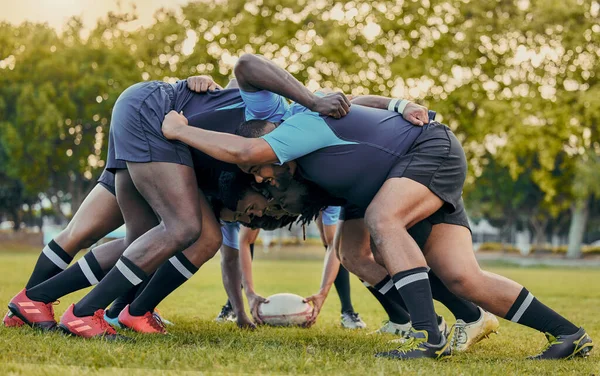 Scrum Deportes Hombres Jugando Rugby Atrapando Una Pelota Preparándose Para —  Fotos de Stock