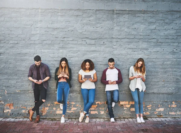 Technology Connecting Keeping Further Apart Group Young People Using Wireless — Stock Photo, Image