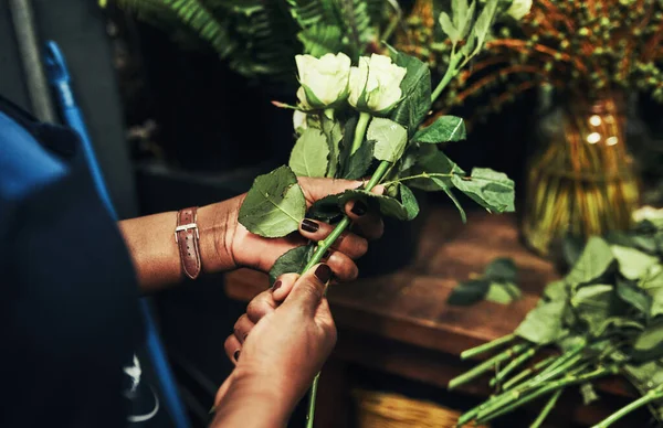 Esta Profissão Exige Que Você Tenha Toque Delicado Uma Florista — Fotografia de Stock