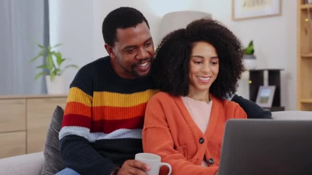 Amor Engraçado Casal Com Laptop Conexão Felicidade Para Tempo Qualidade — Vídeo de Stock