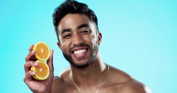 Happy Orange Face Man Studio Skincare Wellness Citrus Treatment Blue — Stock Video