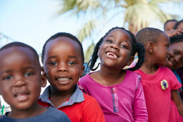 Geleceğimizin Yüzleri Sosyal Yardım Etkinliğindeki Çocuklar — Stok fotoğraf