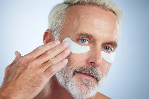 Belleza Máscara Para Ojos Retrato Anciano Estudio Para Bienestar Tratamiento — Foto de Stock