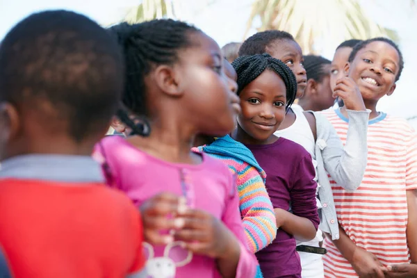 Gençlik Geleceğimizin Umudu Sosyal Yardım Etkinliğindeki Çocuklar — Stok fotoğraf